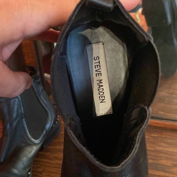 Steve Madden size 7, black leather ankle boots, with silver studs around bottom - Picture 7 of 8